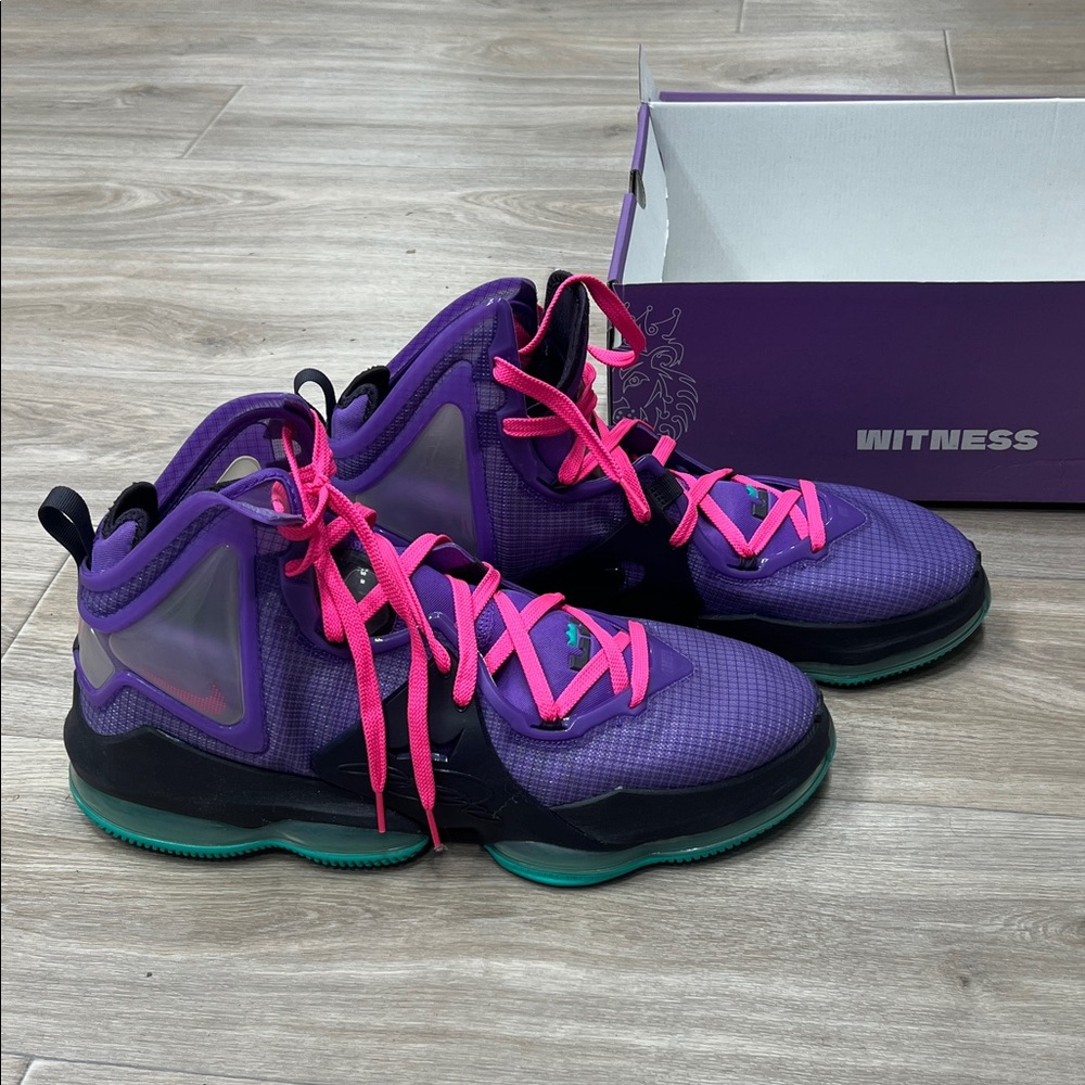 Brand NEW Le Bron XIX Basketball shoes
